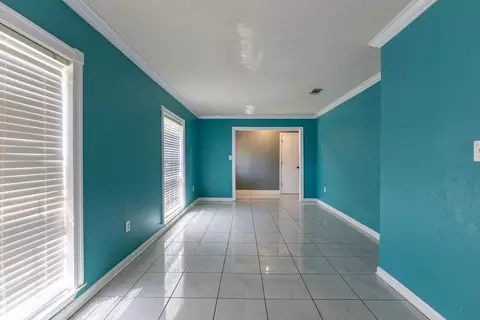 Living - 206 S Queens Dr, Slidell, LA 70458 photo 3 of 7