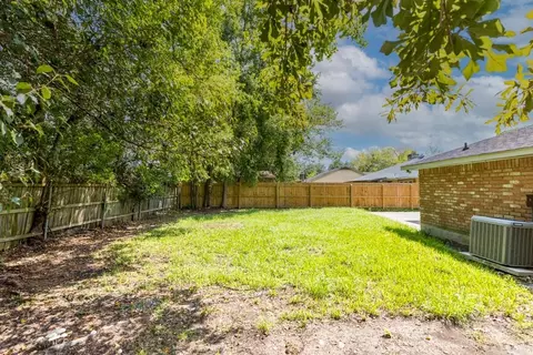 Exterior - 206 S Queens Dr, Slidell, LA 70458 photo 3 of 3