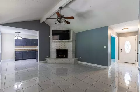 Living - 206 S Queens Dr, Slidell, LA 70458 photo 4 of 7