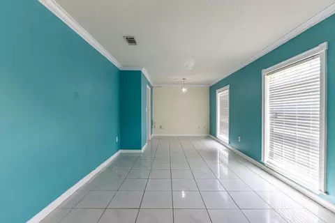 Living - 206 S Queens Dr, Slidell, LA 70458 photo 1 of 7