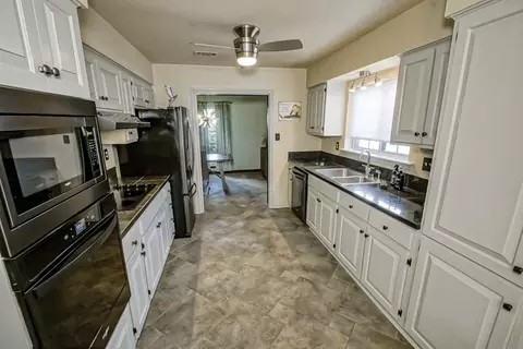 Kitchen - 131 Kingston Dr, Slidell, LA 70458 photo 1 of 2