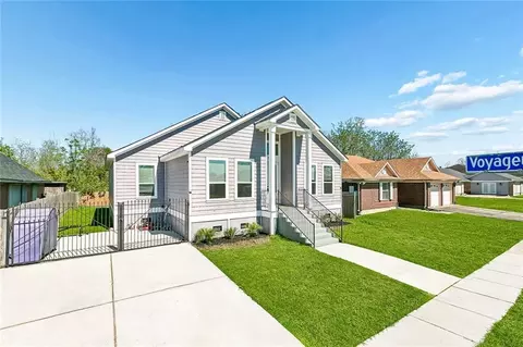 7271 Voyageur Dr, New Orleans, LA 70129