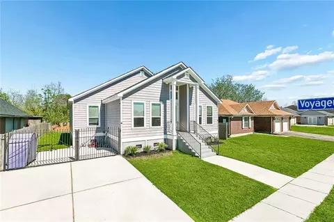 7271 Voyageur Dr, New Orleans, LA 70129