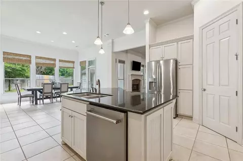 Kitchen - 52 Walnut Pl, Covington, LA 70433 photo 2 of 2