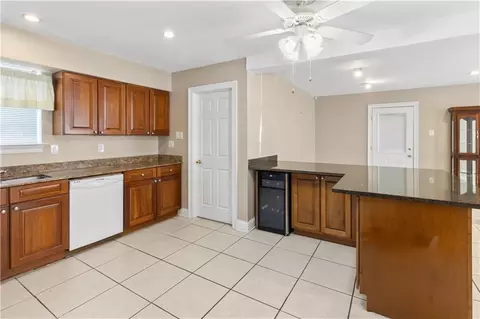 Kitchen - 5000 Willowtree Rd, Marrero, LA 70072 photo 2 of 4