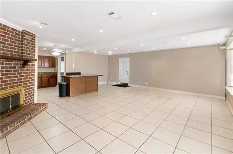 Living - 5000 Willowtree Rd, Marrero, LA 70072 photo 3 of 8