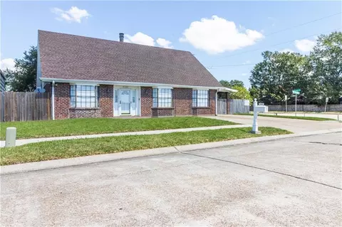 Exterior - 5000 Willowtree Rd, Marrero, LA 70072 photo 2 of 8