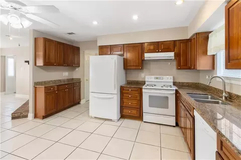 Kitchen - 5000 Willowtree Rd, Marrero, LA 70072 photo 4 of 4