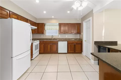 Kitchen - 5000 Willowtree Rd, Marrero, LA 70072 photo 1 of 4