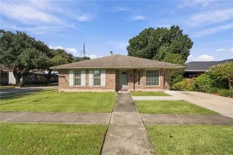 3800 Napoli Dr, Metairie, LA 70002