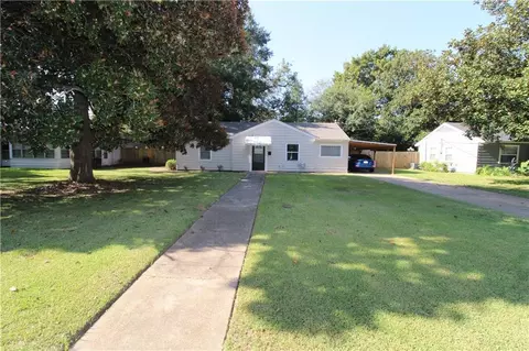 2016 Shirley Park Pl, Alexandria, LA 71301