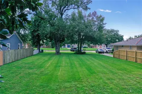 207 Transcontinental Dr, Metairie, LA 70001