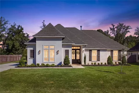 761 English Oak Dr, Madisonville, LA 70447