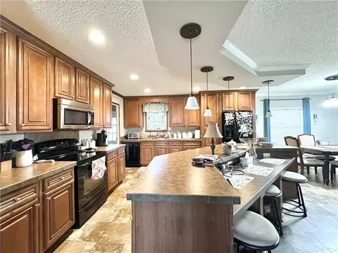 Kitchen - 32000 Tetanne Dr, Springfield, LA 70462 photo 2 of 4