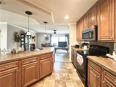 Kitchen - 32000 Tetanne Dr, Springfield, LA 70462 photo 4 of 4