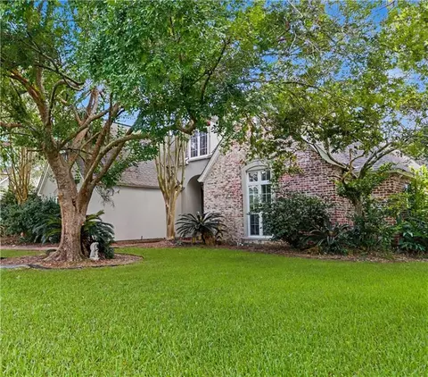 7181 Edgewater Dr, Mandeville, LA 70471 photo 3