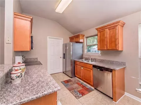 Kitchen - 70291 B St, Covington, LA 70433 photo 1 of 2