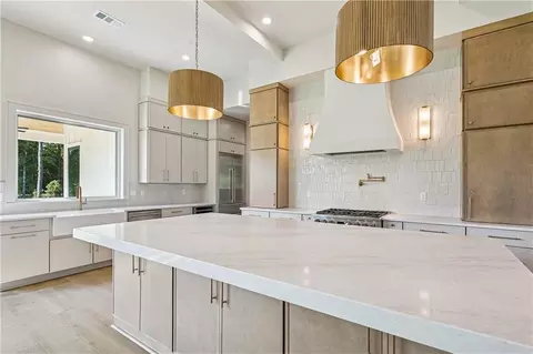 Kitchen - 72608 Buttonbush Dr, Covington, LA 70433 photo 3 of 6