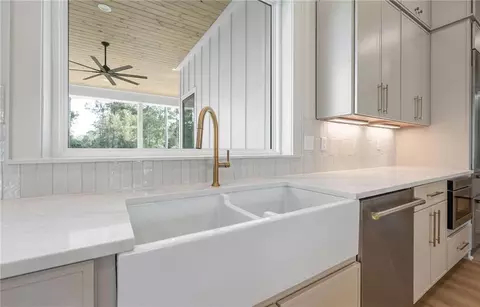 Kitchen - 72608 Buttonbush Dr, Covington, LA 70433 photo 5 of 6