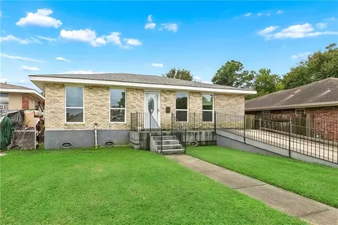 5220 Meadowdale St, Metairie, LA 70006