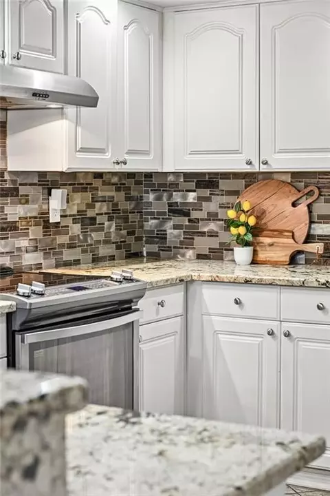 Kitchen - 70317 7th St, Covington, LA 70433 photo 2 of 4