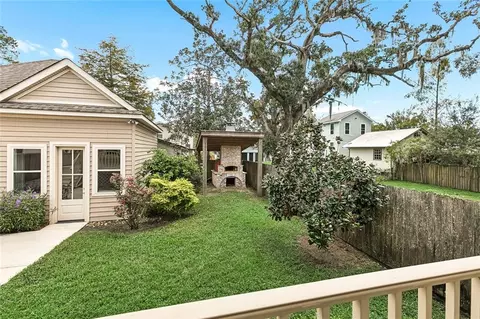 Exterior - 401 Depre St, Mandeville, LA 70448 photo 7 of 10
