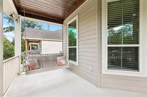 Exterior - 401 Depre St, Mandeville, LA 70448 photo 3 of 10