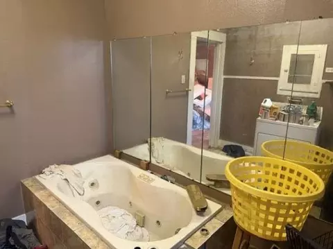 Bath - 1003 N 5th St, Monroe, LA 71201 photo 2 of 3