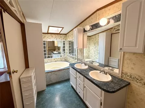 Bath - 26190 Pine View Dr, Folsom, LA 70437 photo 1 of 1