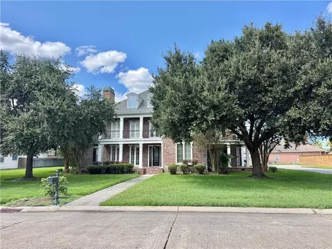 110 Natchez Trace Dr, Harvey, LA 70058