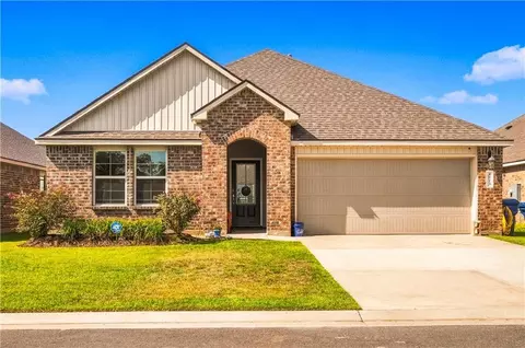 8013 Olde Town Ct, Alexandria, LA 71303