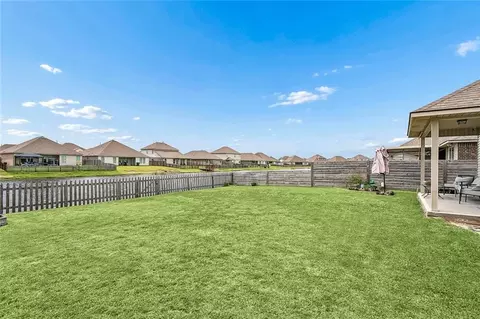 Exterior - 125 E Lake Ct, Slidell, LA 70461 photo 3 of 8