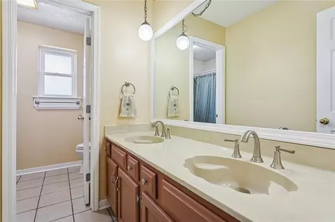 Bath - 4029 Platt St, Kenner, LA 70065 photo 2 of 2