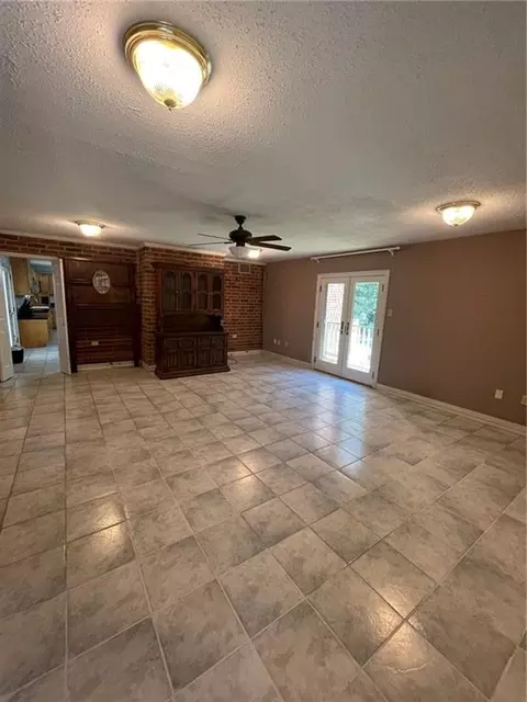 Living - 71091 Dee Ln, Covington, LA 70433 photo 1 of 3