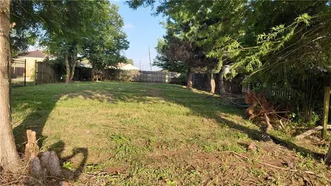 5240 Pasteur Blvd, New Orleans, LA 70122
