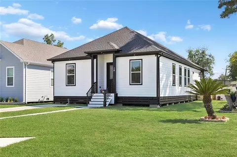 16 Fairlane Dr, Metairie, LA 70003