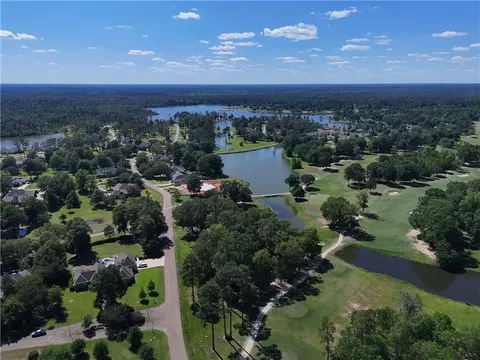 841 Camphill Dr, Abita Springs, LA 70420