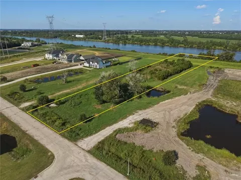 173 Chancellor Dr, Belle Chasse, LA 70037