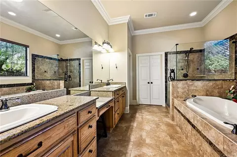 Bath - 402 Highland Crest Dr, Covington, LA 70435 photo 1 of 5