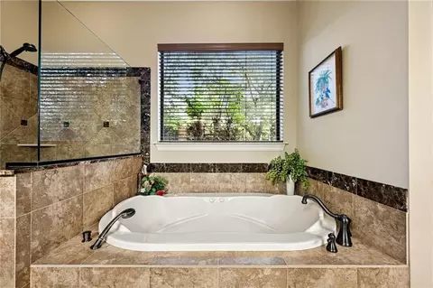 Bath - 402 Highland Crest Dr, Covington, LA 70435 photo 3 of 5