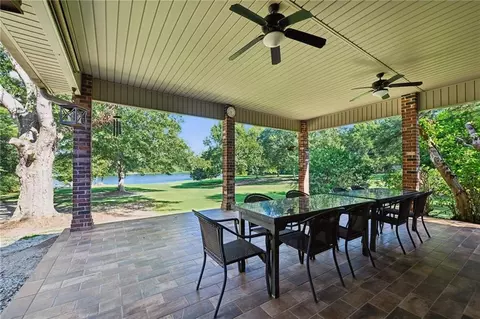 Exterior - 402 Highland Crest Dr, Covington, LA 70435 photo 3 of 9
