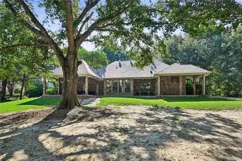 Exterior - 402 Highland Crest Dr, Covington, LA 70435 photo 2 of 9