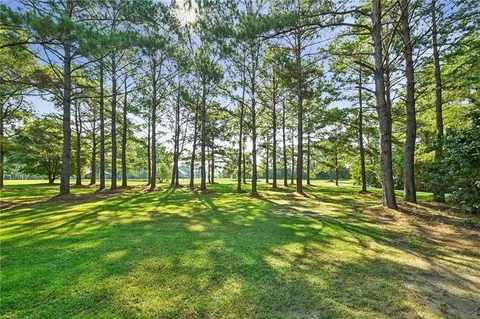 Exterior - 402 Highland Crest Dr, Covington, LA 70435 photo 9 of 9