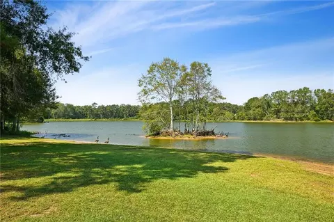 View/Area - 402 Highland Crest Dr, Covington, LA 70435 photo 2 of 6