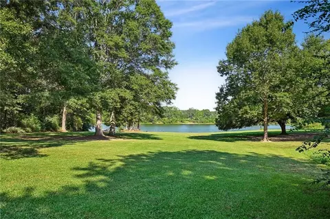 Exterior - 402 Highland Crest Dr, Covington, LA 70435 photo 7 of 9