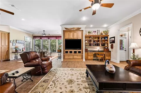 Living - 402 Highland Crest Dr, Covington, LA 70435 photo 1 of 2