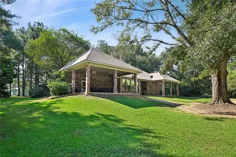 Exterior - 402 Highland Crest Dr, Covington, LA 70435 photo 6 of 9