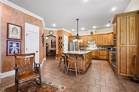 Kitchen - 402 Highland Crest Dr, Covington, LA 70435 photo 2 of 4