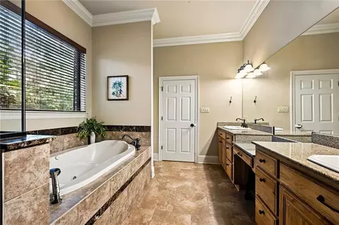 Bath - 402 Highland Crest Dr, Covington, LA 70435 photo 2 of 5