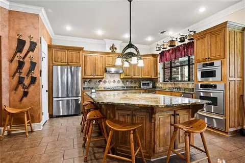 Kitchen - 402 Highland Crest Dr, Covington, LA 70435 photo 3 of 4
